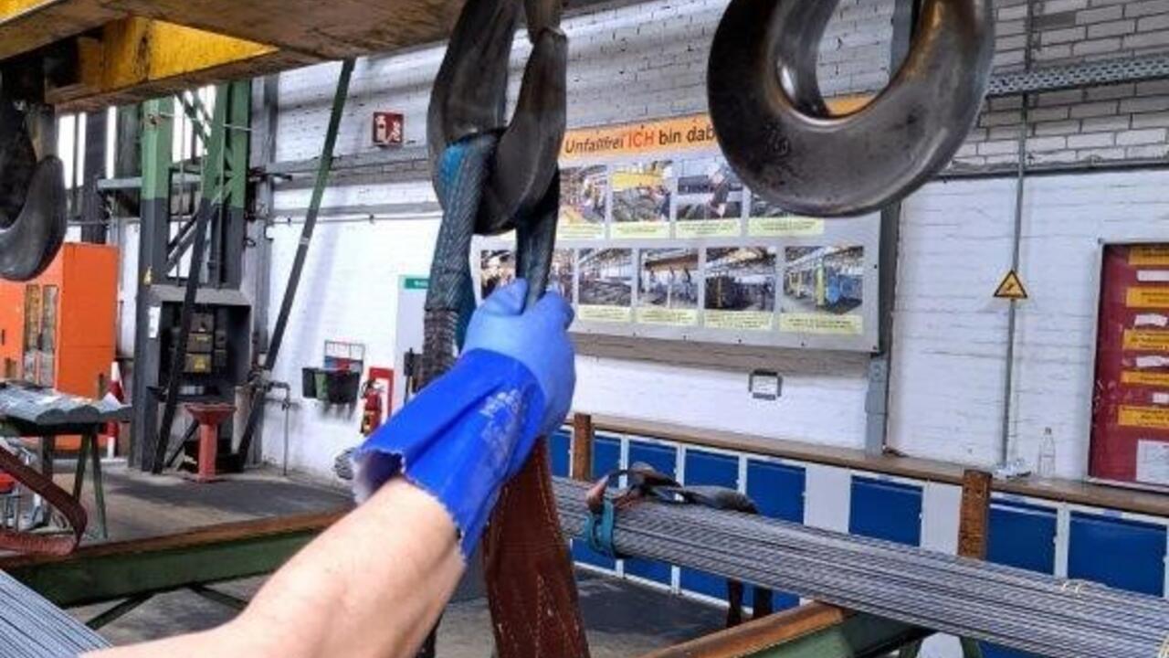 Beispielbild Risikosituation: Einhängen Rohrbündel in Traverse