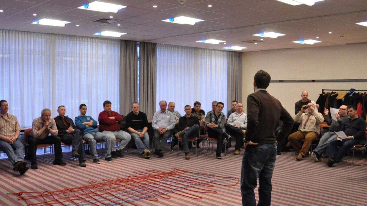 Große Gruppe im Stuhlkreis.jpg